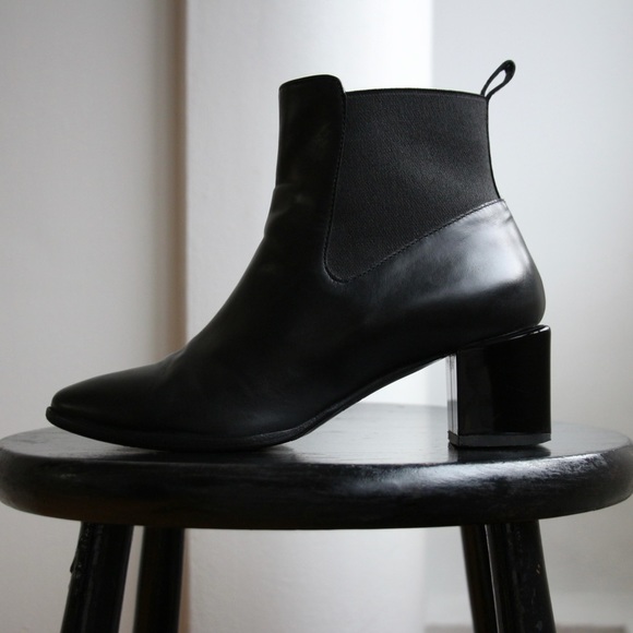 MaxMara Soldino Leather Chelsea Ankle Boot - Picture 6 of 7